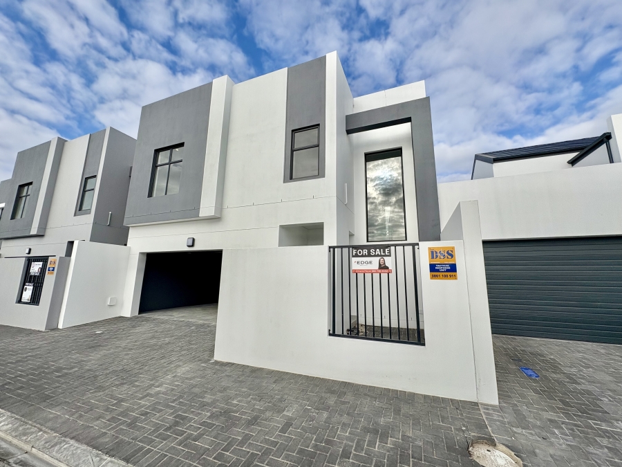 To Let 4 Bedroom Property for Rent in Sandown Western Cape